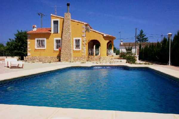 Alquiler de chalet, Valle de Jaln, Alicante. Villa Benibrai